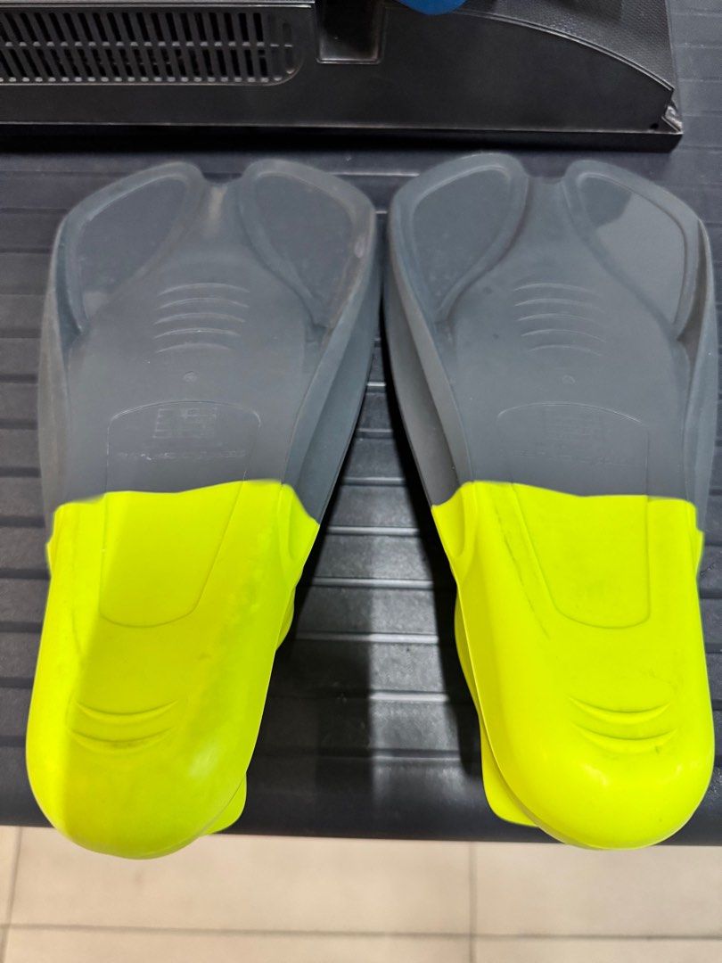 Swim fins (Category: Water Sports) located in Quezon City. Submitted by trueowl.96594c (Listing ID 1362840541, Image 2). Description: Speedo power fins size 37-38 - 1500 Finis Evo Monofins Medium - 3500 almost new Finis long fins size 1-3 - 1000 Ysla frog swim fins Small - 500.