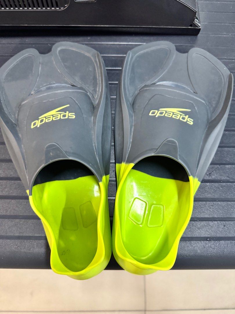 Swim fins (Category: Water Sports) located in Quezon City. Submitted by trueowl.96594c (Listing ID 1362840541, Image 1). Description: Speedo power fins size 37-38 - 1500 Finis Evo Monofins Medium - 3500 almost new Finis long fins size 1-3 - 1000 Ysla frog swim fins Small - 500.