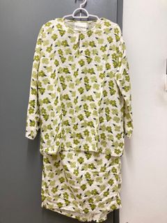 (Category: ) located in . Submitted by wander.wardrobe (Listing ID 1362909996, Image 1). Description: .