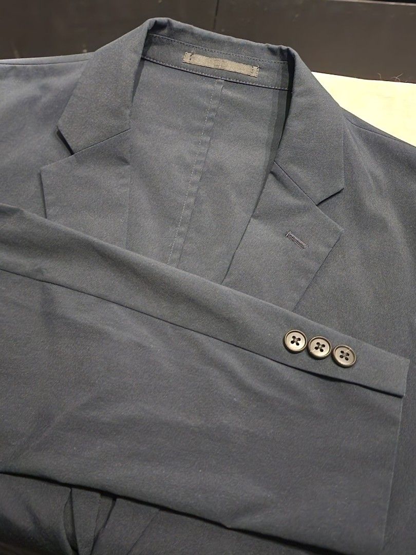 Uniqlo Navy Blue Light Jacket (Category: Coats, Jackets and Outerwear) located in Makati City. Submitted by ejsgmd (Listing ID 1362922365, Image 1). Description: Negotiable. SF c/o buyer (only available for pick up around Metro Manila).