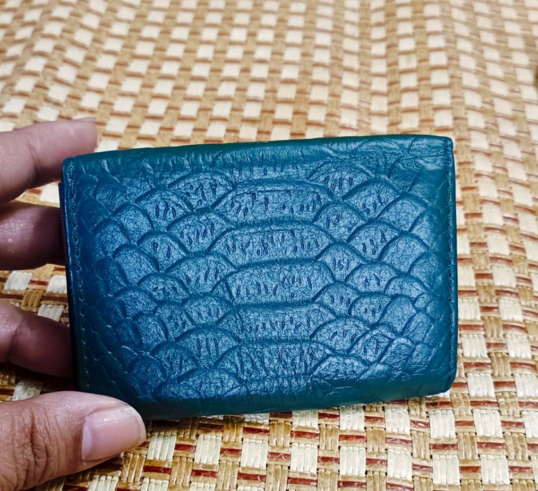 Womens Multi Card Slot (Category: Wallets & Card holders) located in La Trinidad. Submitted by xef06 (Listing ID 1362962524, Image 3). Description: veryverynice.