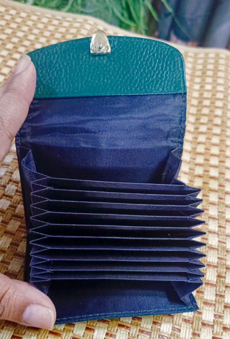 Womens Multi Card Slot (Category: Wallets & Card holders) located in La Trinidad. Submitted by xef06 (Listing ID 1362962524, Image 2). Description: veryverynice.