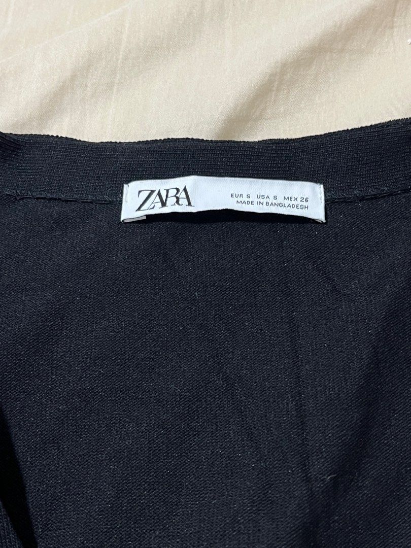 Zara Zip Up Knit Longsleeves (Category: Longsleeves) located in Makati City. Submitted by lovecountdown (Listing ID 1362891509, Image 3). Description: - size s - worn only a few times - low vneck style 📍makati 📦 same day delivery (grab/lalamove) or via LBC .