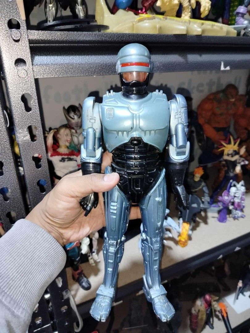 1993 robocop action figure (Category: Action & Battle Toys) located in Manila. Submitted by chavezjofe92080 (Listing ID 1356047892, Image 1). Description: still in working condition.