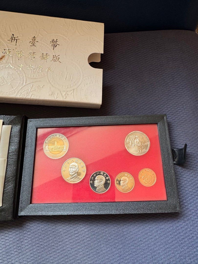 民國86年牛年生肖套幣, 書籍、休閒與玩具, 收藏、紀念品, 錢幣、紙鈔在旋轉拍賣