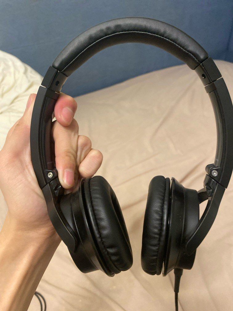 Audio-technica ath-ar3 headphones (Category: Headphones & Headsets) located in Singapore. Submitted by joaquintan74856 (Listing ID 1363124506, Image 2). Description: Headphones barely used, from japan. No box..