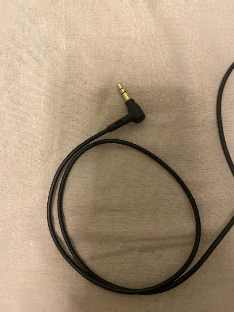 Audio-technica ath-ar3 headphones (Category: Headphones & Headsets) located in Singapore. Submitted by joaquintan74856 (Listing ID 1363124506, Image 3). Description: Headphones barely used, from japan. No box..