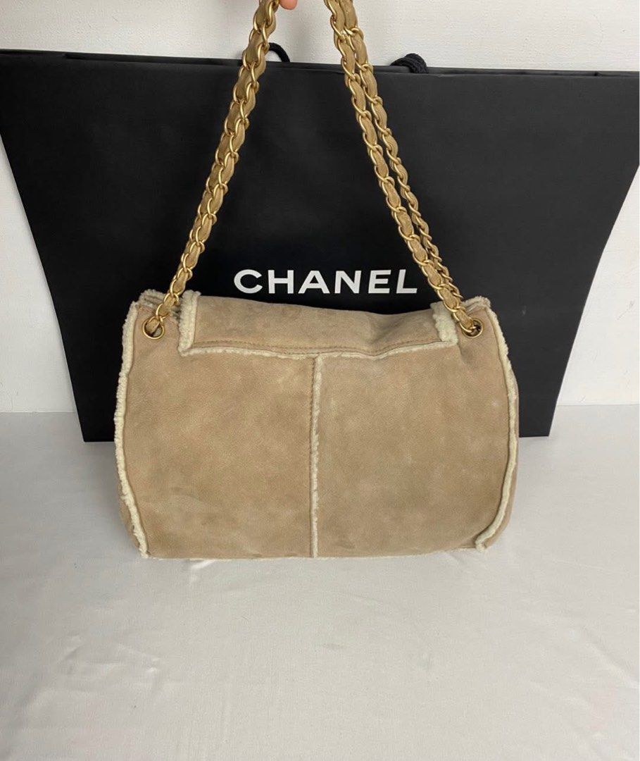 Authentic chanel chain shearing mustang flap bag (Category: Luxury Bags & Wallets) located in Quezon City. Submitted by jhaediah (Listing ID 1363142258, Image 2). Description: chanel chain shearing mustang flap bag beige color size 35×23×14 loc : korea free pabitbit .