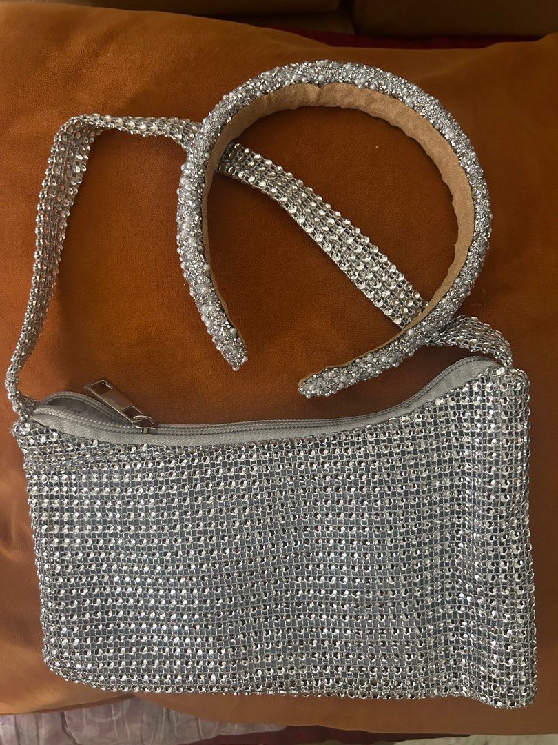 Silver Accessories (Category: Hair Accessories) located in Manila. Submitted by eeckx (Listing ID 1363065903, Image 3). Description: Silver Bag and Headband accessories for events, gatherings, special ocassions .