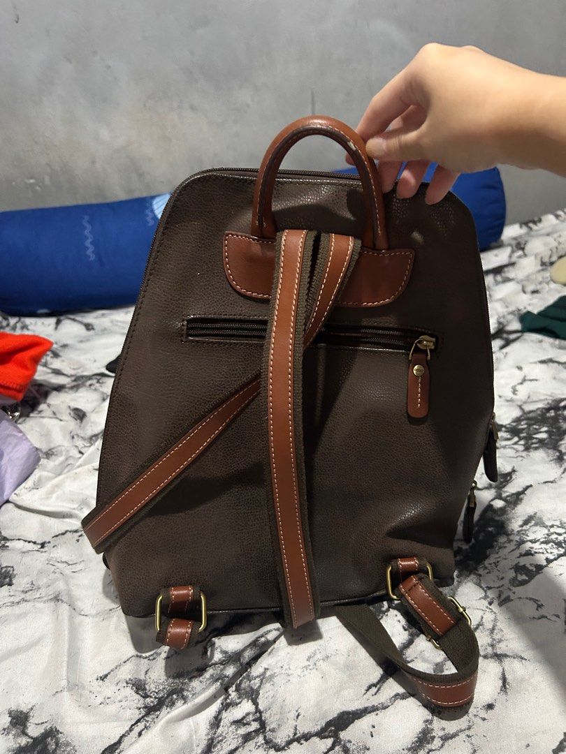 Brown Backpack (Category: Backpacks) located in Marikina City. Submitted by jenzitems (Listing ID 1363026814, Image 2). Description: Brown Backpack no flaws .