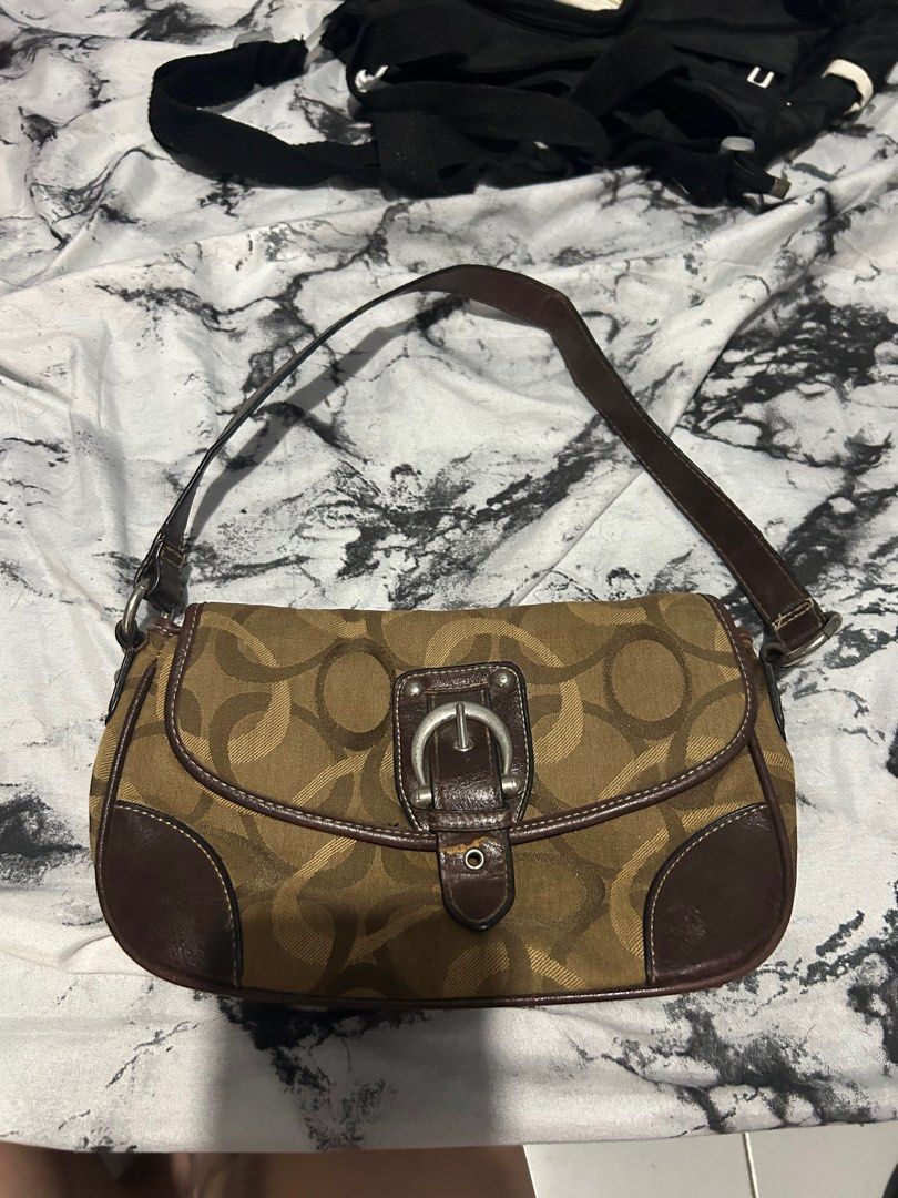 Brown Kili Bag (Category: Purses & Pouches) located in Marikina City. Submitted by jenzitems (Listing ID 1363027087, Image 1). Description: Needs cleaning, otherwise in good condition.
