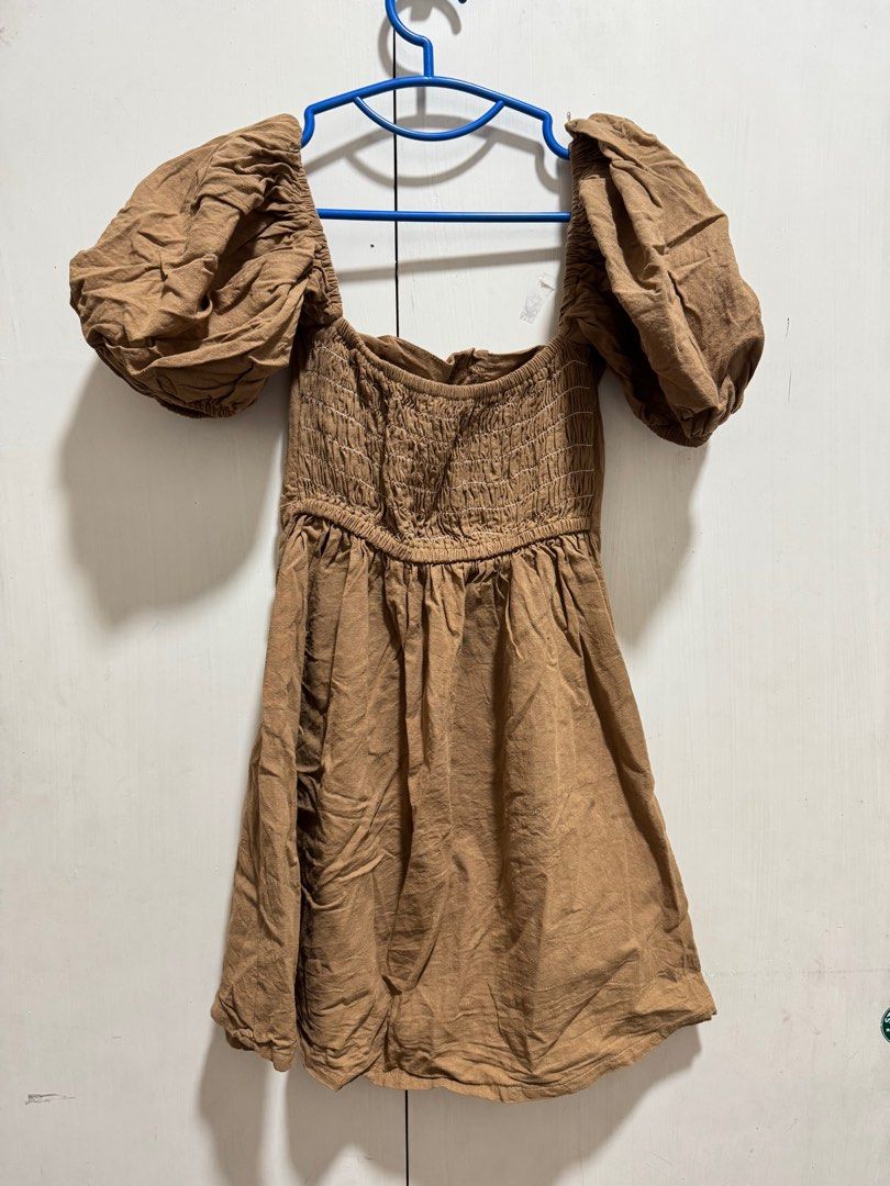 brown puff sleeves dress (Category: Dresses) located in Muntinlupa City. Submitted by phrque (Listing ID 1363104896, Image 2). Description: .