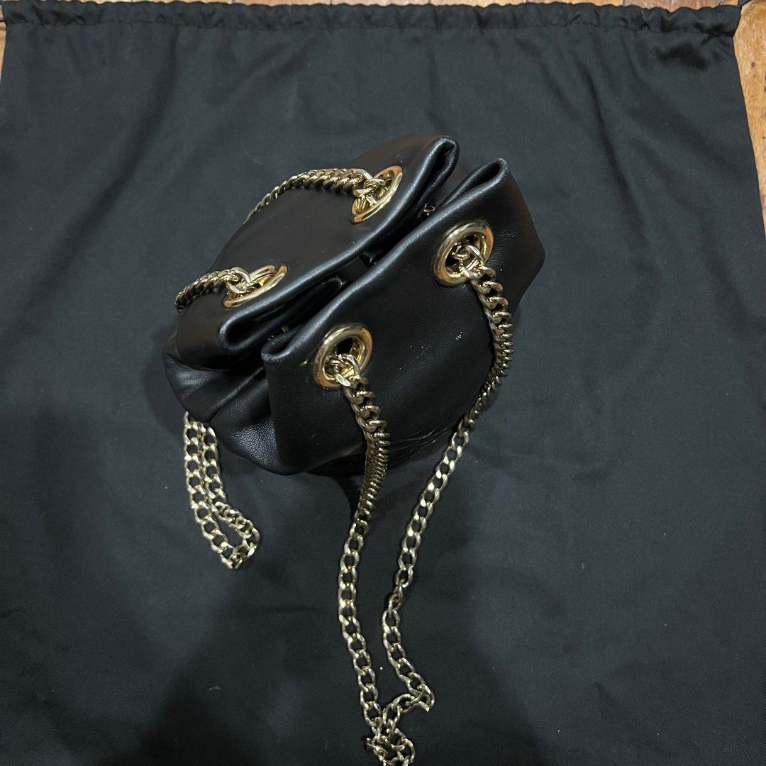Crossbody Bag (Category: Luxury Bags & Wallets) located in Mandaluyong City. Submitted by mtotc (Listing ID 1363046899, Image 3). Description: Vince Camino Crossbody Bag/Shoulder Bag - Can be used both ways - Authentic, Gifted to me last 2022 - Used but still in good condition .