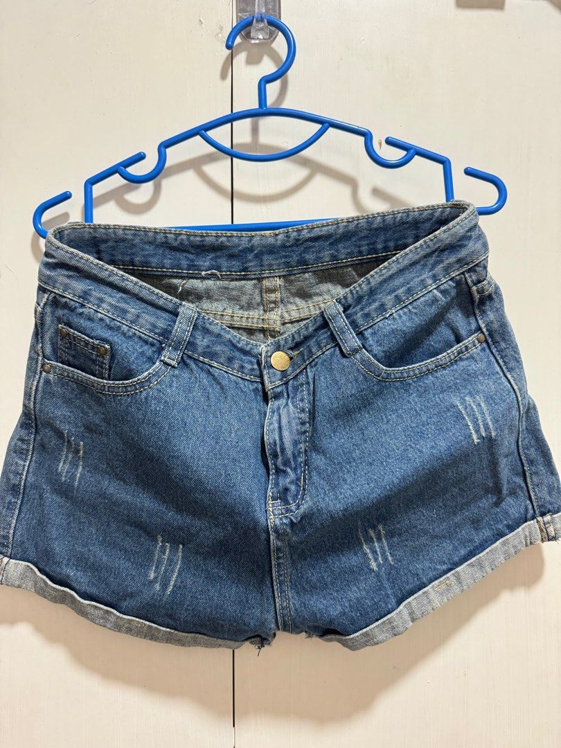 denim shorts (Category: Shorts) located in Muntinlupa City. Submitted by phrque (Listing ID 1363104767, Image 1). Description: .