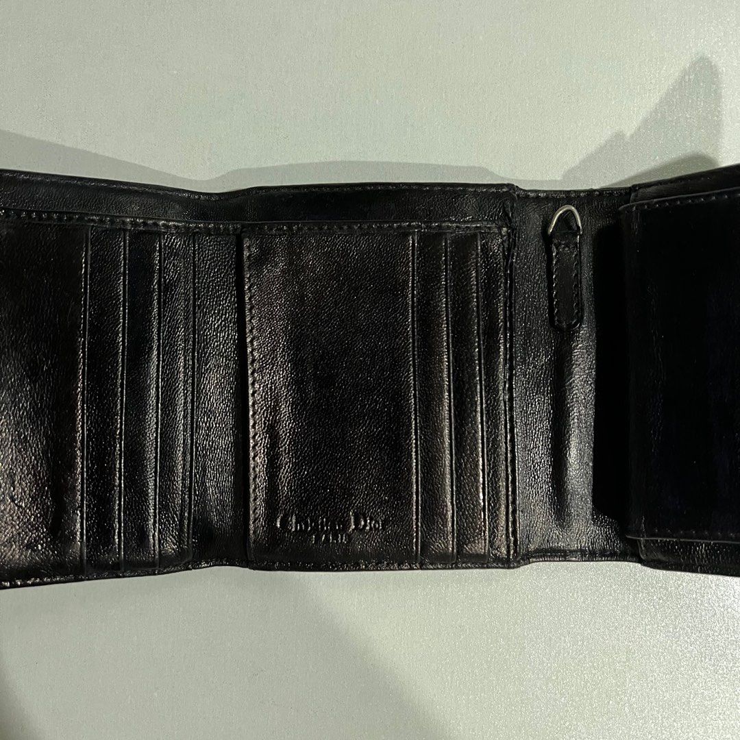 Dior Wallet (Category: Wallets & Card holders) located in Mandaluyong City. Submitted by mtotc (Listing ID 1363052379, Image 3). Description: Dior Wallet - Bought this from Carousell for 2,500 - Authentic - Minor flaws, just creasing, in good condition.