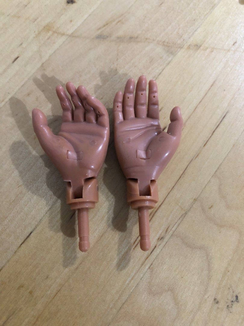 Dragon hands for 1/6 scale (e) (Category: Figurines & Statues) located in Malabon City. Submitted by wtpickies (Listing ID 1363042574, Image 1). Description: .