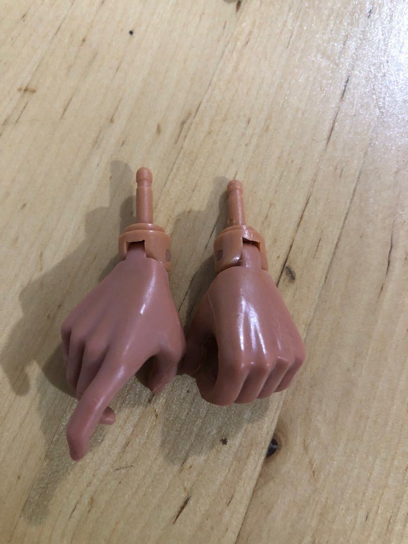 Dragon hands for 1/6 scale (f) (Category: Figurines & Statues) located in Malabon City. Submitted by wtpickies (Listing ID 1363043166, Image 2). Description: .