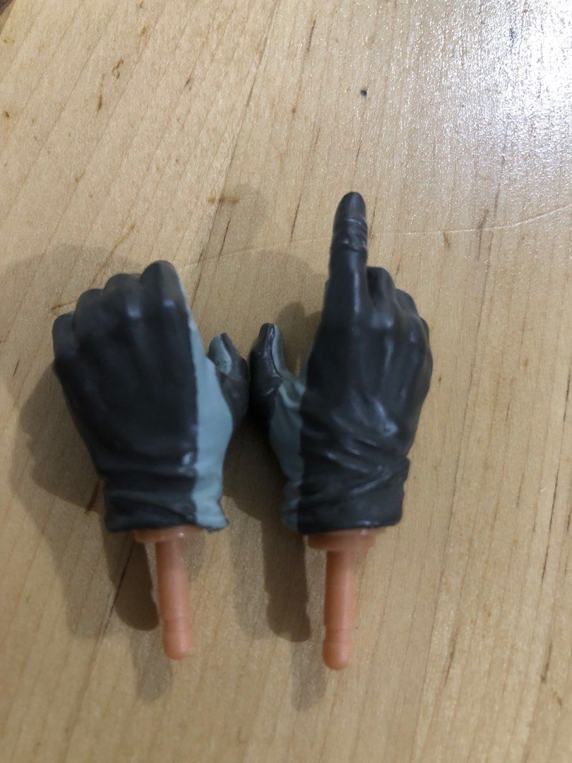 Dragon hands for 1/6 scale(k) (Category: Figurines & Statues) located in Malabon City. Submitted by wtpickies (Listing ID 1363045429, Image 1). Description: .