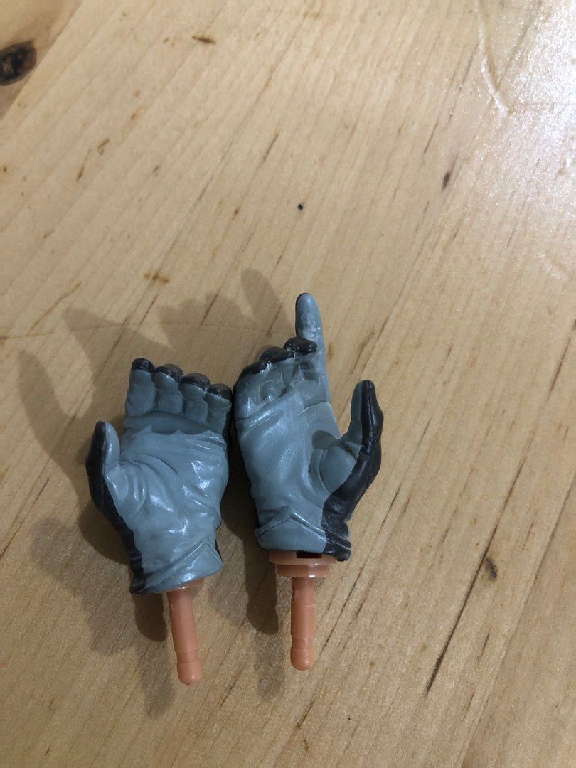Dragon hands for 1/6 scale(k) (Category: Figurines & Statues) located in Malabon City. Submitted by wtpickies (Listing ID 1363045429, Image 2). Description: .