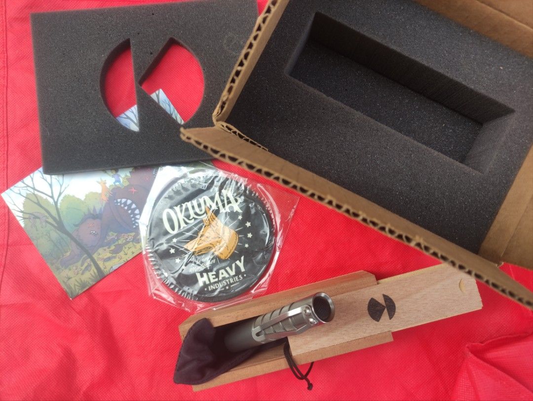 Everyday Carry EDC (Category: Hiking & Camping) located in Muntinlupa City. Submitted by chi21888 (Listing ID 1363004142, Image 3). Description: EDC SET Tactile Turn Bolt action pen in titanium slim Okluma dc0 flashlight in Titanium Chris Reeve mnandi knife.