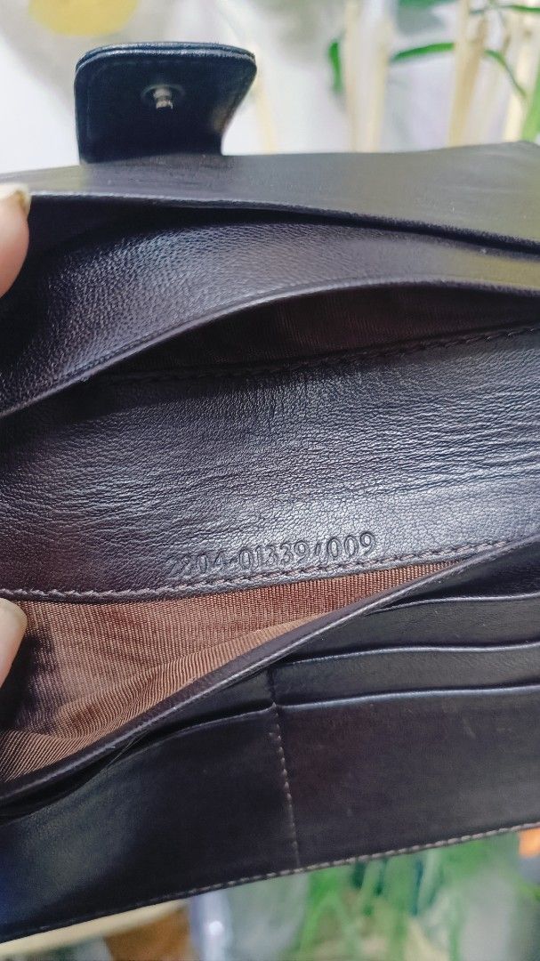 Fendi Peacan Wallet (Category: Luxury Bags & Wallets) located in La Trinidad. Submitted by xef06 (Listing ID 1363107638, Image 2). Description: .