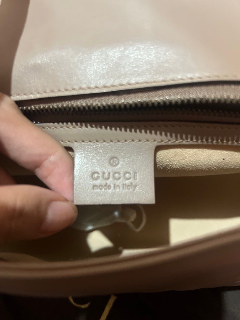 GG Marmont Medium Shoulder Bag (Category: Luxury Bags & Wallets) located in Daet. Submitted by jnbns (Listing ID 1363083989, Image 2). Description: Complete inclusion No foul smell Slightly used.