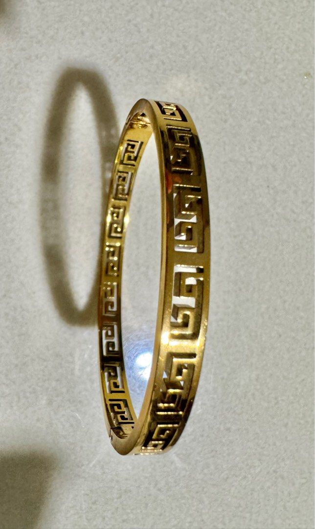 Fendi Style Gold plated non tarnish bangle (Category: Bracelets) located in Makati City. Submitted by carlysd (Listing ID 1363028914, Image 1). Description: Fendi inspired bangle Non tarnish.