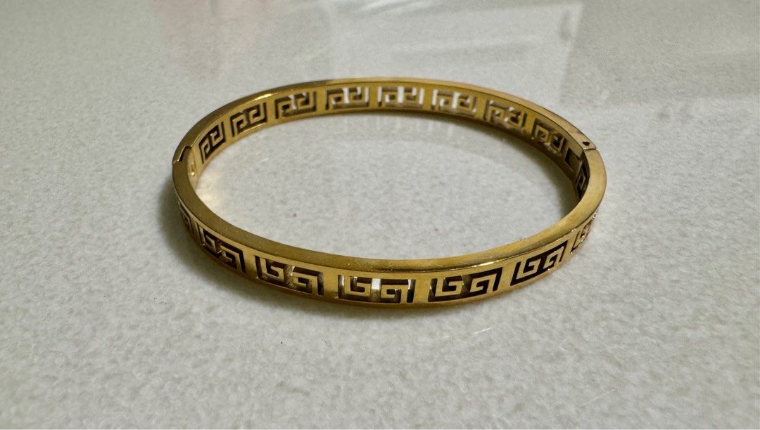 Fendi Style Gold plated non tarnish bangle (Category: Bracelets) located in Makati City. Submitted by carlysd (Listing ID 1363028914, Image 2). Description: Fendi inspired bangle Non tarnish.