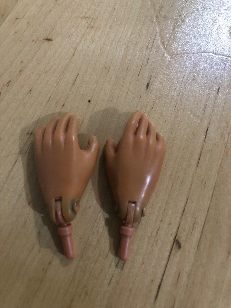 Hand for 1/6 scale (m) (Category: Figurines & Statues) located in Malabon City. Submitted by wtpickies (Listing ID 1363046333, Image 2). Description: .