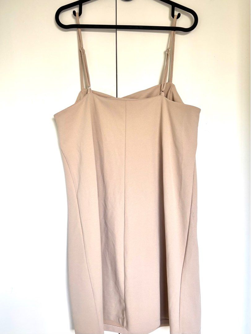 H&M short dress with slit (Category: Dresses) located in Antipolo. Submitted by maureen_dc (Listing ID 1363004740, Image 2). Description: Used once only Very nice quality Best fits L cos I bought this from the US so US sizing. Can send ww photo .