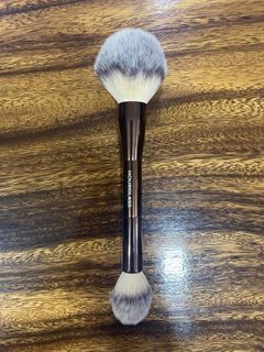 Hourglass Veil Powder Brush