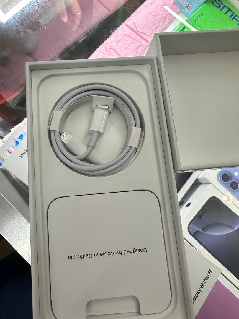 IPHONE 13 128gb (Category: iPhone 13 Series) located in San Juan City. Submitted by kemberly_dimple18 (Listing ID 1363062223, Image 2). Description: IPHONE 13 128 gb GLOBE LOCK OPEN BOX .