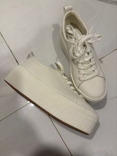 (Category: ) located in . Submitted by classy.closet (Listing ID 1352690511, Image 1). Description: .