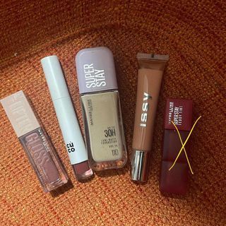 Makeup bundle (Maybelline, cuco and issy)