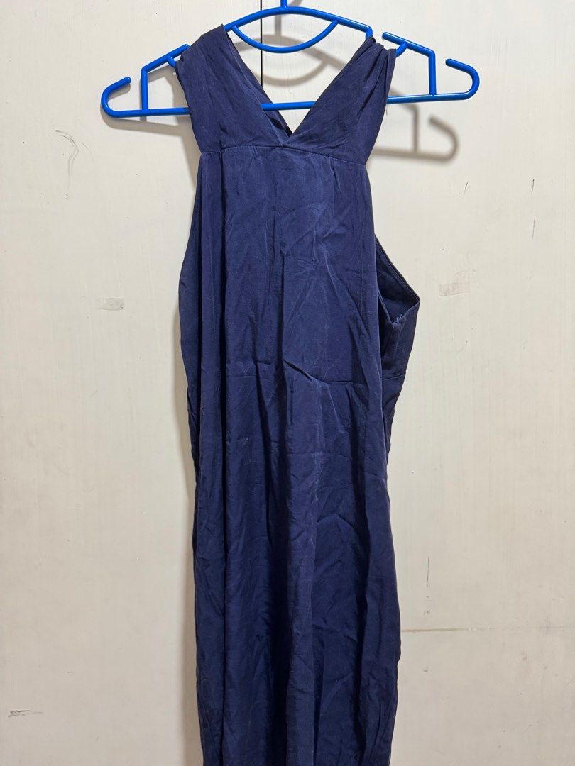 Mango halter dress navy blue (Category: Dresses) located in Muntinlupa City. Submitted by phrque (Listing ID 1363104205, Image 2). Description: .