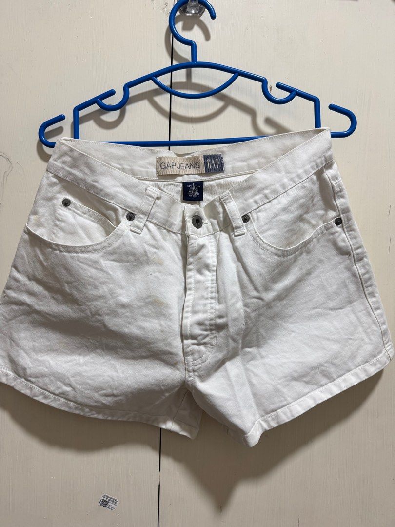 Mango white shorts (Category: Shorts) located in Muntinlupa City. Submitted by phrque (Listing ID 1363104505, Image 1). Description: Needs deep washing. has stains. .