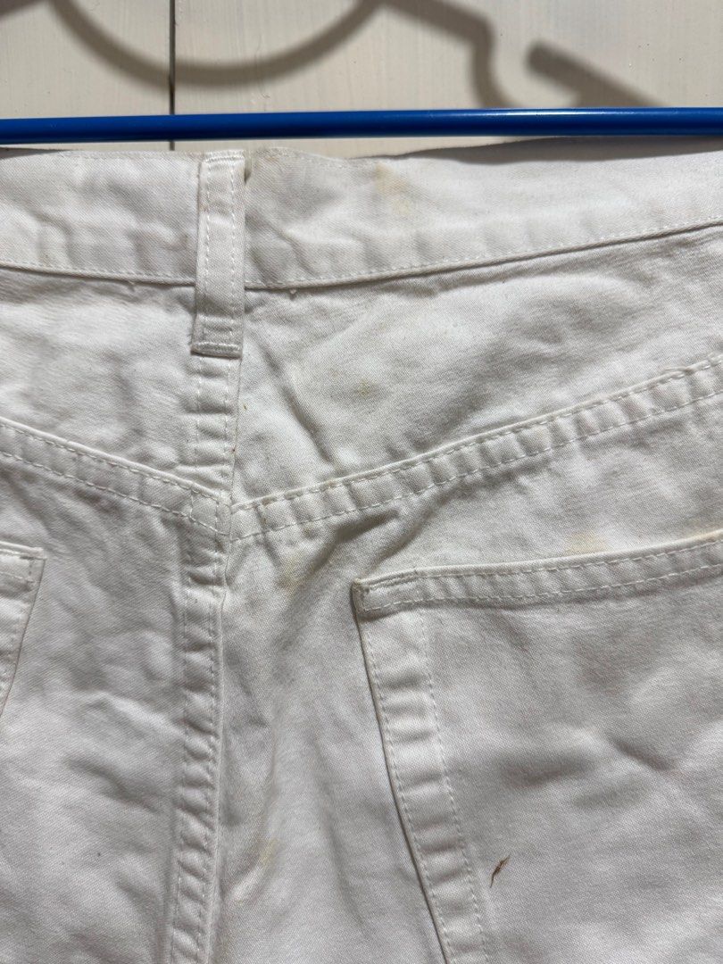Mango white shorts (Category: Shorts) located in Muntinlupa City. Submitted by phrque (Listing ID 1363104505, Image 3). Description: Needs deep washing. has stains. .