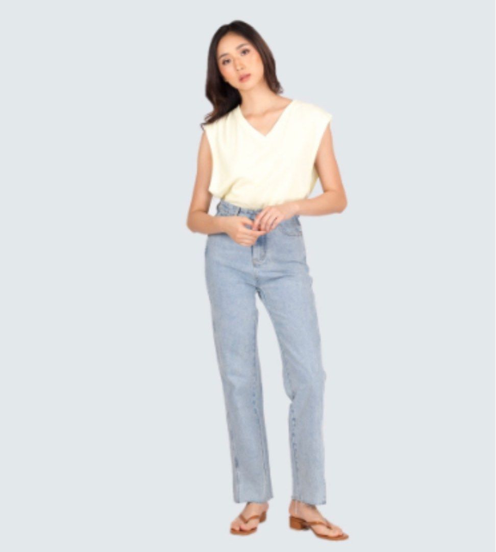 Mantou Lily Full Length Jeans (Category: Jeans) located in Makati City. Submitted by lovecountdown (Listing ID 1363096930, Image 1). Description: - worn only a few times, length too long for me - size S 📍makati 📦 same day delivery (grab/lalamove) or via LBC.