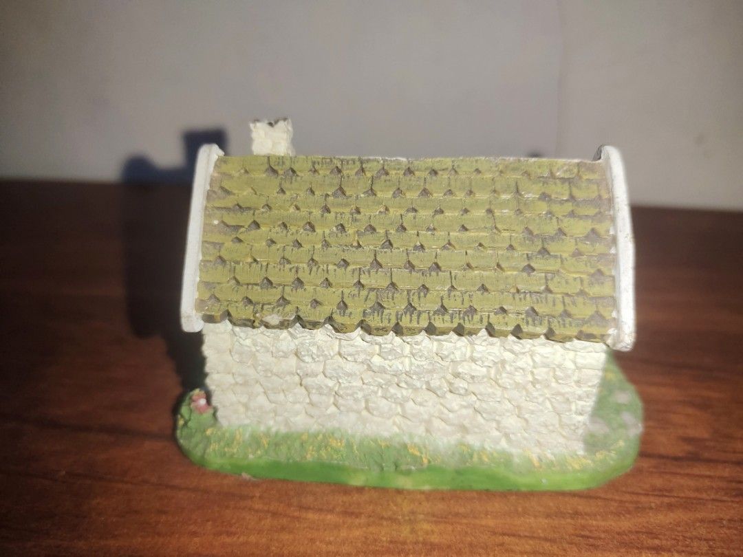 Miniature Irish House (Category: Other Home Decor) located in Quezon City. Submitted by handpicked_items (Listing ID 1363032136, Image 2). Description: .