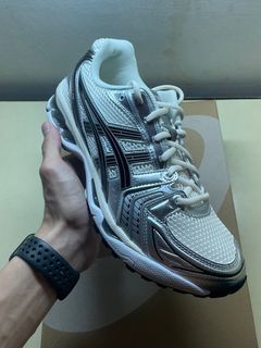 由 ad_sneakersplug (刊登 ID 1363054558，圖片 1) 提交，位於 的 (類別：)，說明：。