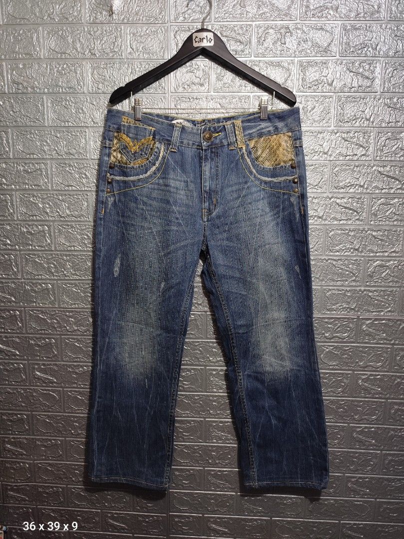 Osaka BIG TRAIN Signature Jeans (Category: Jeans) located in San Fernando. Submitted by jzysthriftshop (Listing ID 1363150540, Image 1). Description: Osaka BIG TRAIN Signature Jeans size 34-36 length 39 hem 9 Baggy type.