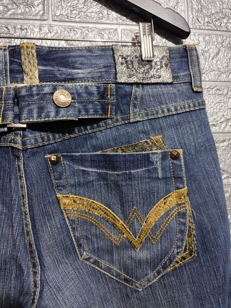 Osaka BIG TRAIN Signature Jeans (Category: Jeans) located in San Fernando. Submitted by jzysthriftshop (Listing ID 1363150540, Image 3). Description: Osaka BIG TRAIN Signature Jeans size 34-36 length 39 hem 9 Baggy type.