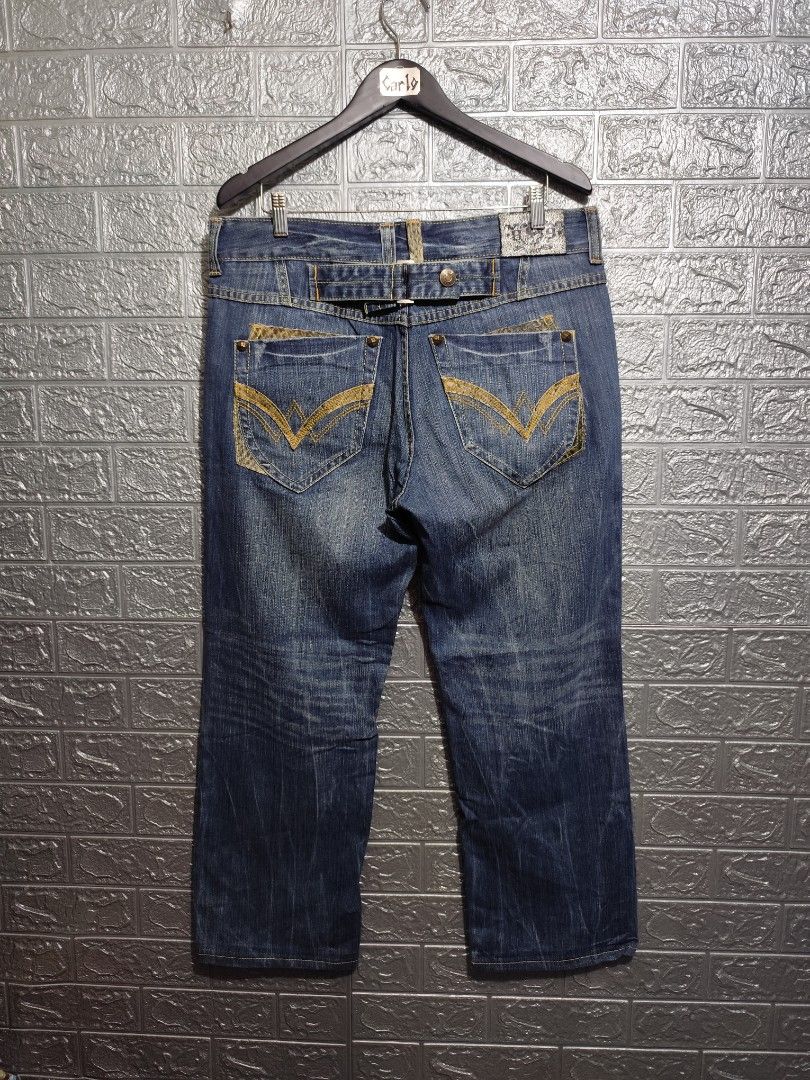 Osaka BIG TRAIN Signature Jeans (Category: Jeans) located in San Fernando. Submitted by jzysthriftshop (Listing ID 1363150540, Image 2). Description: Osaka BIG TRAIN Signature Jeans size 34-36 length 39 hem 9 Baggy type.