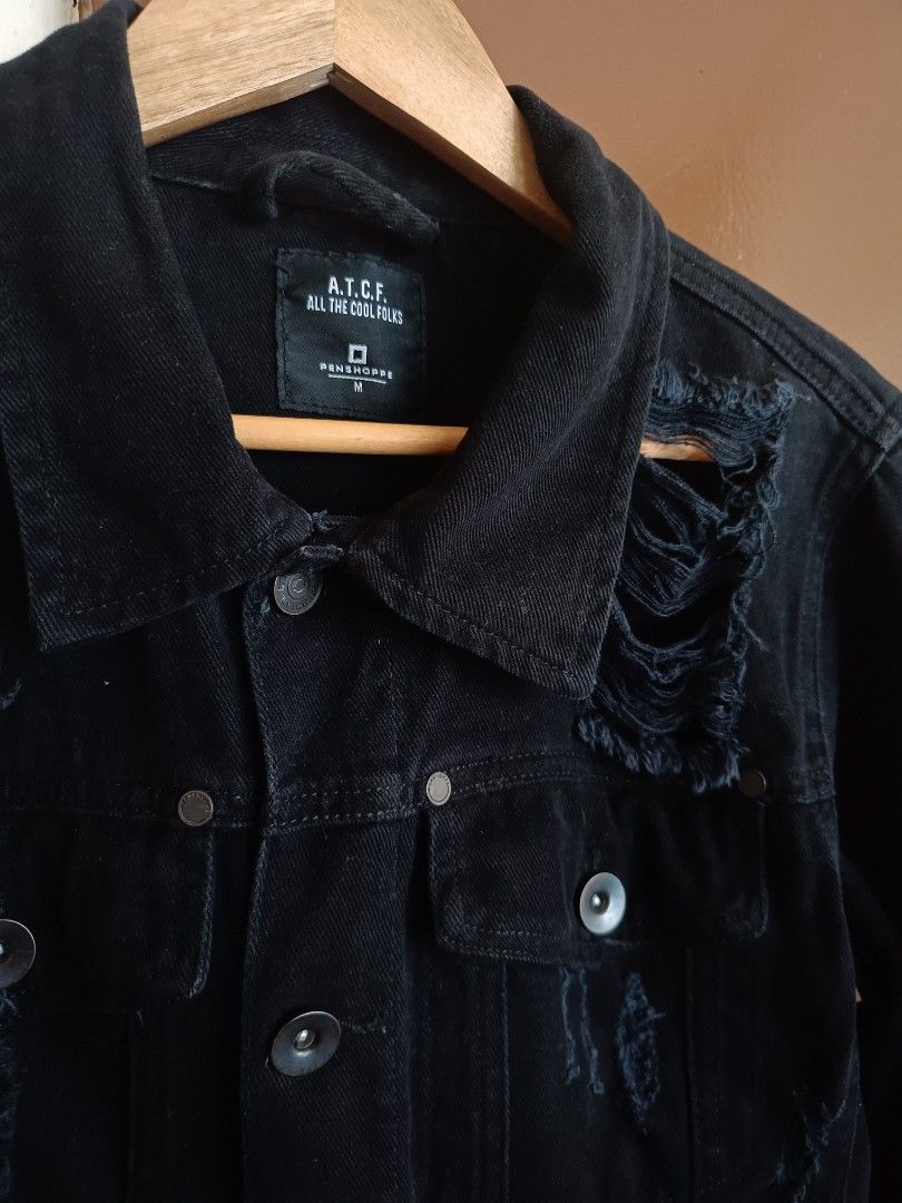 Penshoppe Distressed Denim Jacket Black (Category: Coats, Jackets and Outerwear) located in Angeles City. Submitted by thriftglitz (Listing ID 1363023777, Image 2). Description: Penshoppe Distressed Denim Jacket Black Dimensions: 20.5x26 Condition: 9.8/10 Issue: None Tags: Complete.