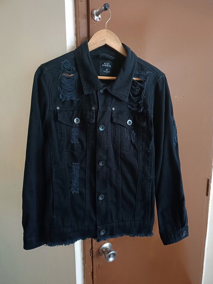 Penshoppe Distressed Denim Jacket Black (Category: Coats, Jackets and Outerwear) located in Angeles City. Submitted by thriftglitz (Listing ID 1363023777, Image 1). Description: Penshoppe Distressed Denim Jacket Black Dimensions: 20.5x26 Condition: 9.8/10 Issue: None Tags: Complete.