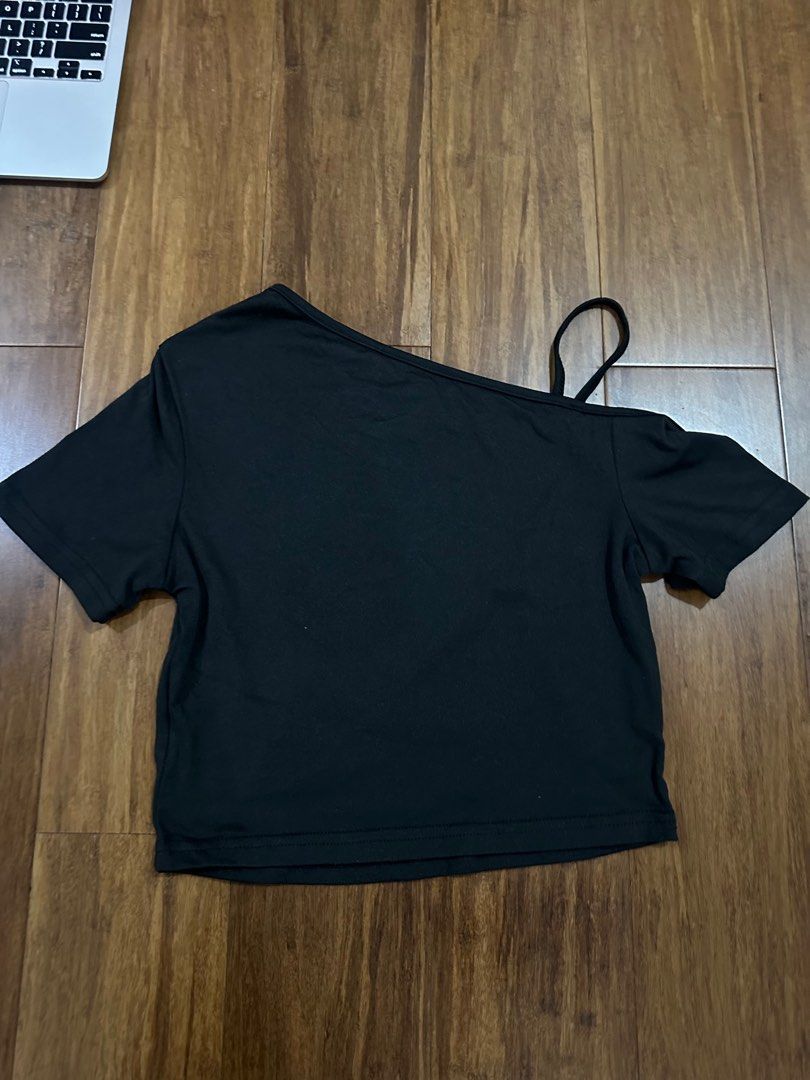 shein asymmetrical black shirt top (Category: Shirts) located in Quezon City. Submitted by grwme (Listing ID 1363113213, Image 2). Description: ★ wts ★ size: xs ❗️Read❗️ - message to avail - total + sf - MOP: GCASH / BDO - MOD: sdd (lalamove / grab), ggx - dm for more pics - no returns - rfs: decluttering - less Php30 sf for 3 or more items .