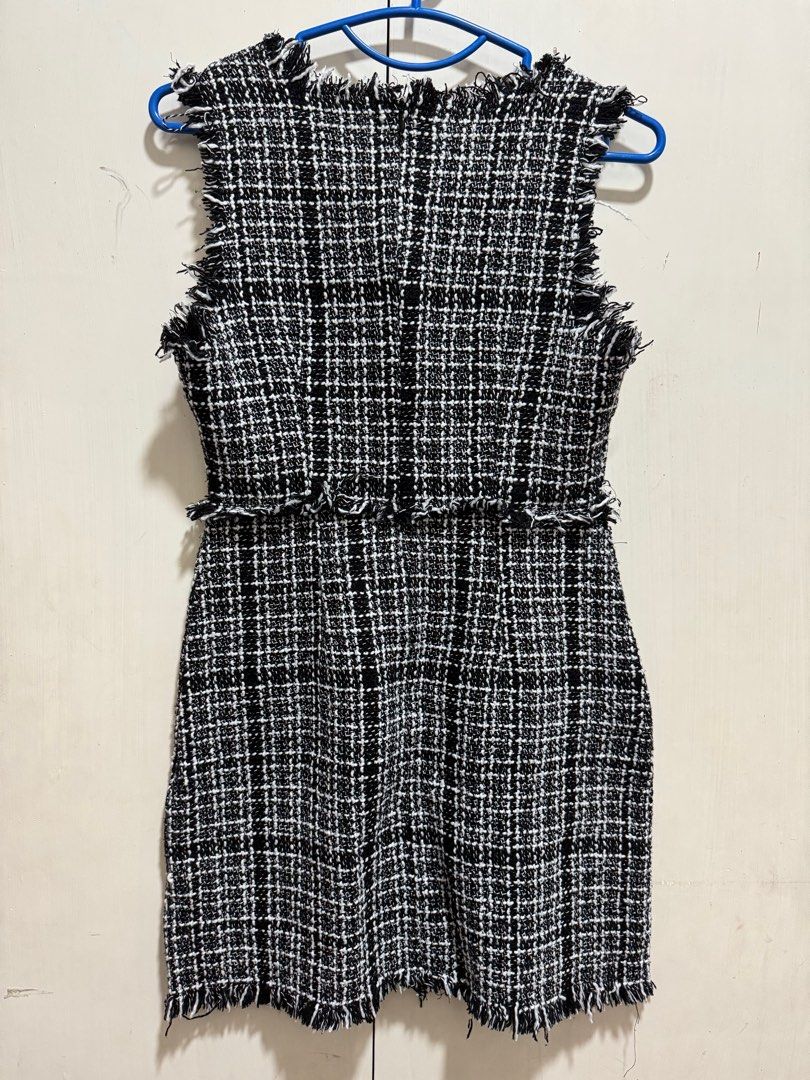 Shein black dress (Category: Dresses) located in Muntinlupa City. Submitted by phrque (Listing ID 1363104071, Image 2). Description: shein - xs-s.