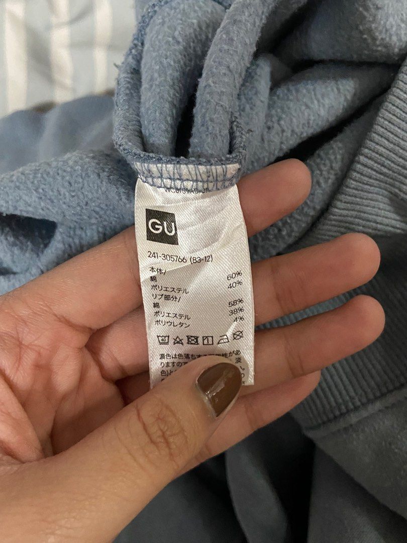 UNIQLO HOODIE (Category: Coats, Jackets and Outerwear) located in Malabon City. Submitted by micxco (Listing ID 1363146845, Image 3). Description: .