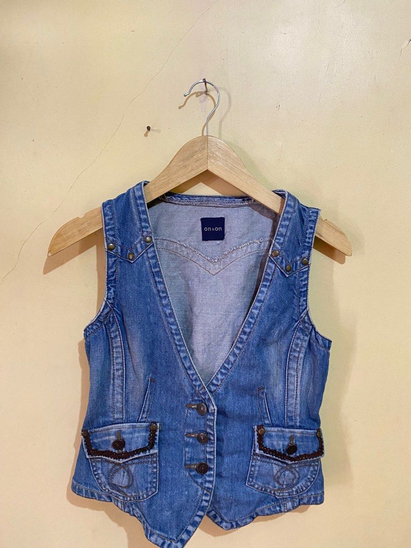 vest jeans denim, Fesyen Wanita, Pakaian Wanita, Atasan di Carousell