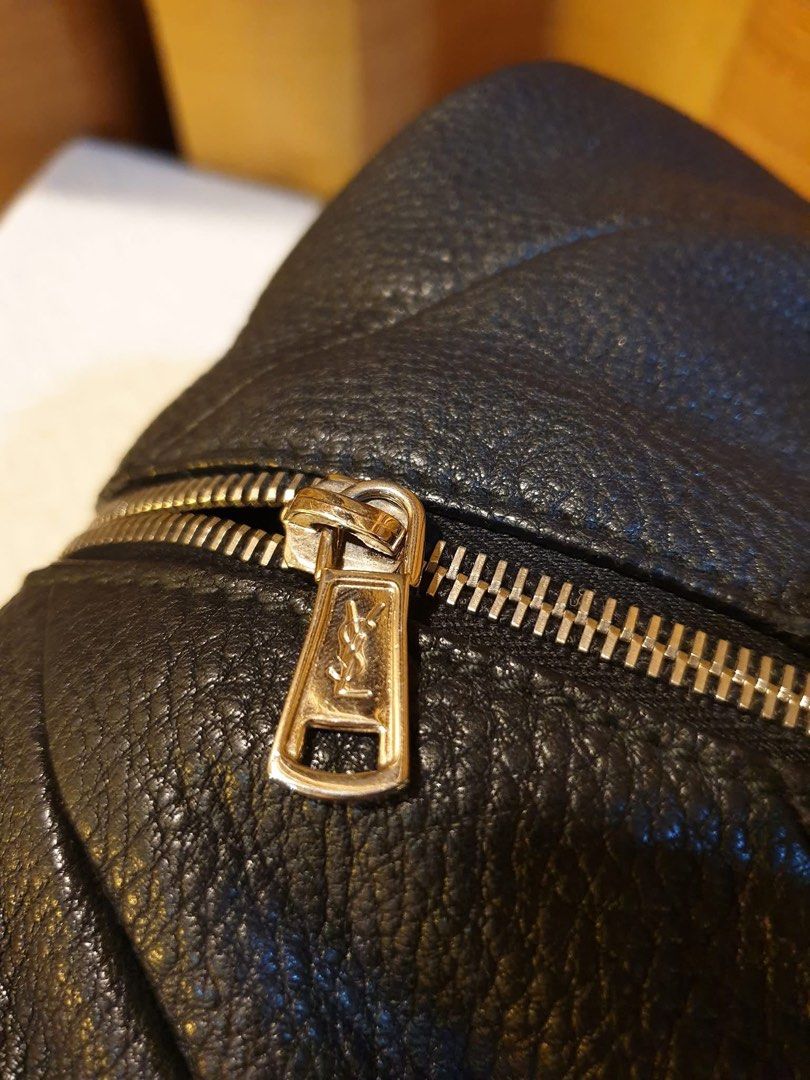 YSL easy (Category: Luxury Bags & Wallets) located in Manila. Submitted by hairaen (Listing ID 1363063341, Image 2). Description: .